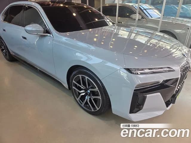 2026 BMW G70 — صورة 2