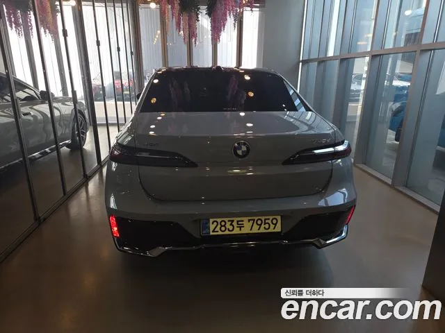 2026 BMW G70 — صورة 4