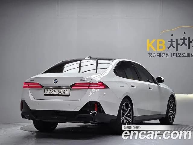 2026 BMW 5 Series — صورة 6