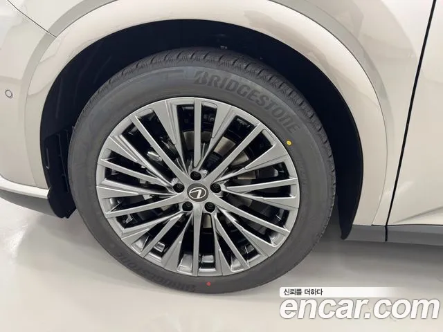 2026 Lexus R-Class — صورة 5