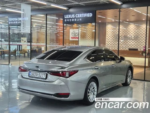 2026 Lexus E-Class — صورة 2