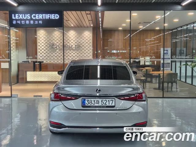 2026 Lexus E-Class — صورة 4