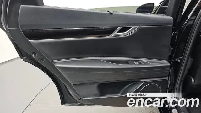 2027 Genesis G80 — صورة 9