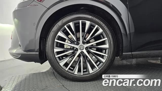 2026 Lexus R-Class — صورة 5