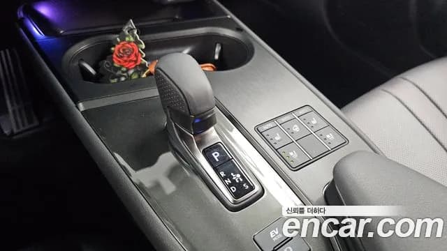 2027 Lexus U-Class — صورة 9