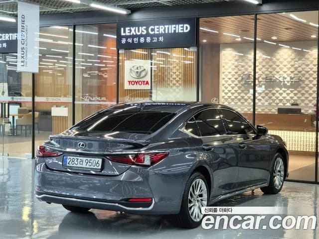 2026 Lexus E-Class — صورة 2