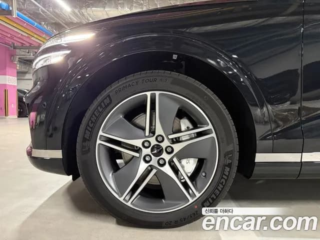 2027 Genesis GV70 — صورة 7